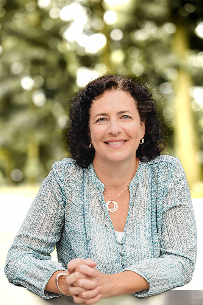 Susan Kardos Headshot