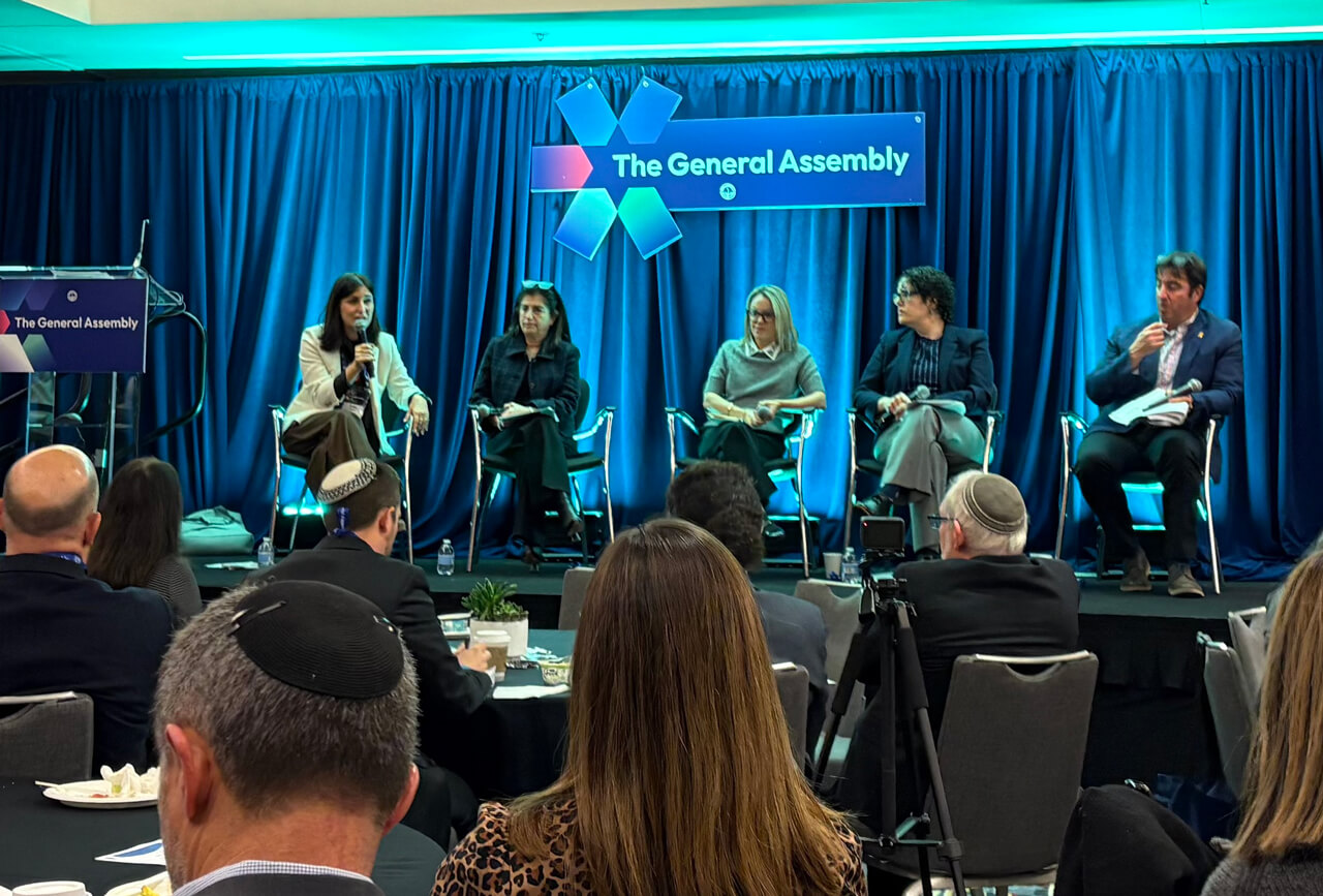 GA Panel - 5 people sit on a stage with a blue background
