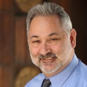 Rabbi Andrew Ergas headshot